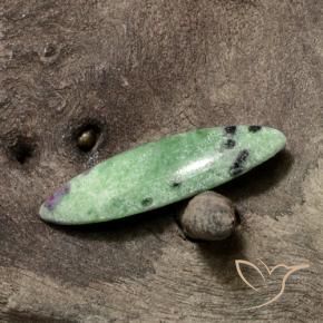 Rubí-Zoisita Verde medio natural de 9.35 ct, Marquesa, Opaco