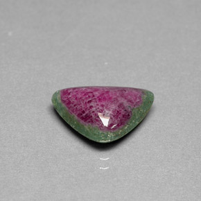 Rubí zoisita multicolor natural de 5,18 ct, trillón, opaco