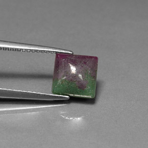 Rubí zoisita multicolor natural de 2,33 ct, cuadrado, opaco