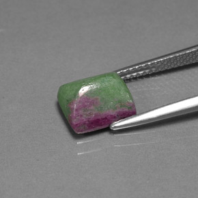 Rubí-Zoisita Multicolor natural de 3.57 ct, Corte Baguette, Opaco