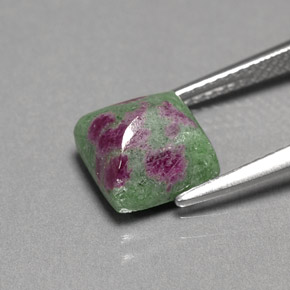Rubí zoisita multicolor natural de 4,04 ct, cuadrado, opaco