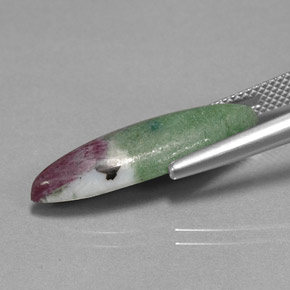 Rubí zoisita multicolor natural de 8,33 ct, marquesa, opaco