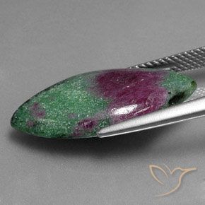 Rubí-Zoisita Multicolor natural de 10.57 ct, Marquesa, Opaco