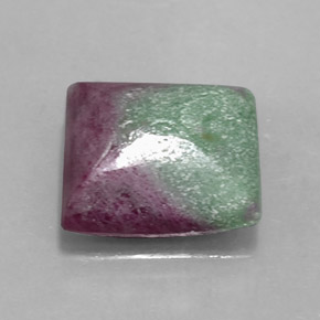 Rubí zoisita multicolor natural de 5,70 ct, cuadrado, opaco