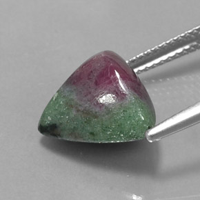 Rubí zoisita multicolor natural de 7,42 ct, trillón, opaco