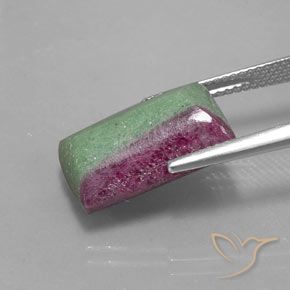 Rubí-Zoisita Multicolor natural de 12.20 ct, Corte Baguette, Opaco