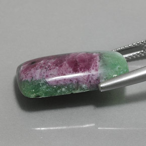 Rubí zoisita multicolor natural de 14,49 ct, corte cojín, opaco