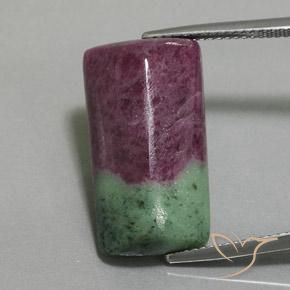 Rubí-Zoisita Multicolor natural de 19.85 ct, Corte Baguette, Opaco