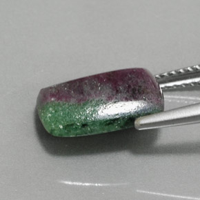 Rubí-Zoisita Multicolor natural de 5.44 ct, Corte Baguette, Opaco