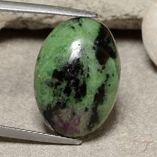 15.46ct Natural Multicolor Rubí-Zoisita, Ovalada, Opaco
