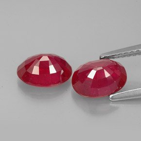 Gemas de rubí rojo natural de  ct, corte óvalo, VS-SI