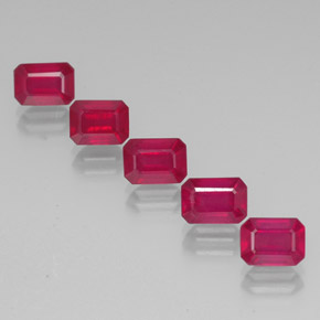 Gemas de rubí rojo natural de  ct, corte esmeralda, VS-SI
