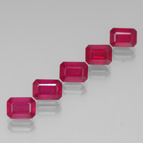 Gemas de rubí rojo natural de  ct, corte esmeralda, VS-SI