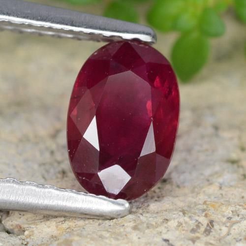 Rubí Rojo oscuro natural de 0.92 ct, Ovalada, VS-SI