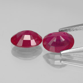 Gemas de rubí rojo natural de  ct, corte óvalo, VS-SI