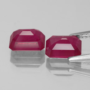 Gemas de rubí rojo natural de  ct, corte esmeralda, VS-SI
