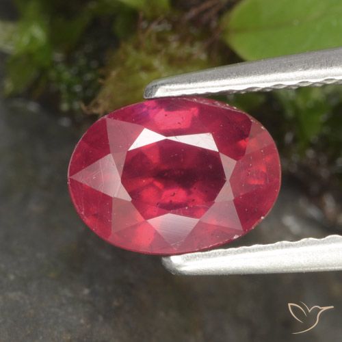 Rubí Rojo medio natural de 1.41 ct, Ovalada, VS-SI