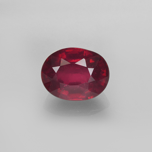 Rubí Rojo medio natural de 2.26 ct, Corte Óvalo, VS-SI