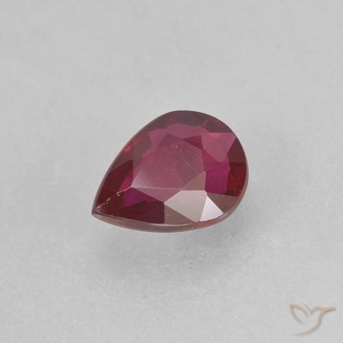 Rubí Rojo oscuro natural de 0.31 ct, En forma de pera, VS-SI