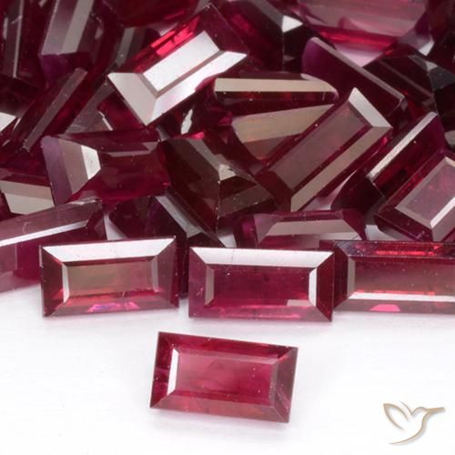 Rubí Rojo oscuro natural de 0.32 ct, Corte Baguette, VS-SI