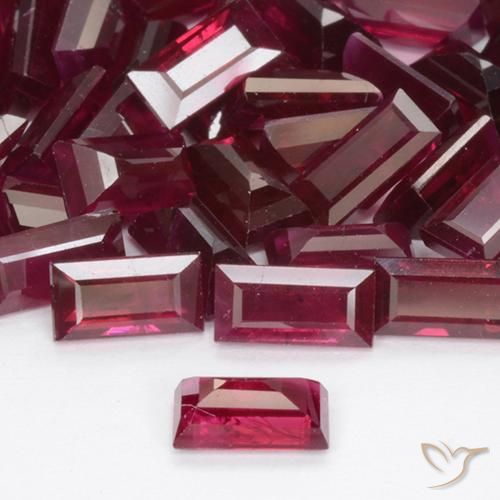 Rubí Rojo oscuro natural de 0.32 ct, Corte Baguette, VS-SI