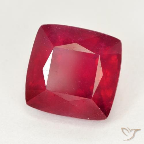 Rubí Roja natural de 7.35 ct, Forma Cojín, VS