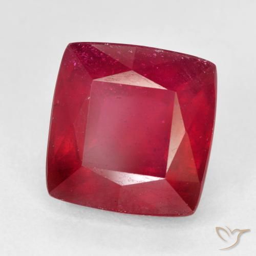 Rubí Rojo oscuro natural de 7.67 ct, Forma Cojín, VS