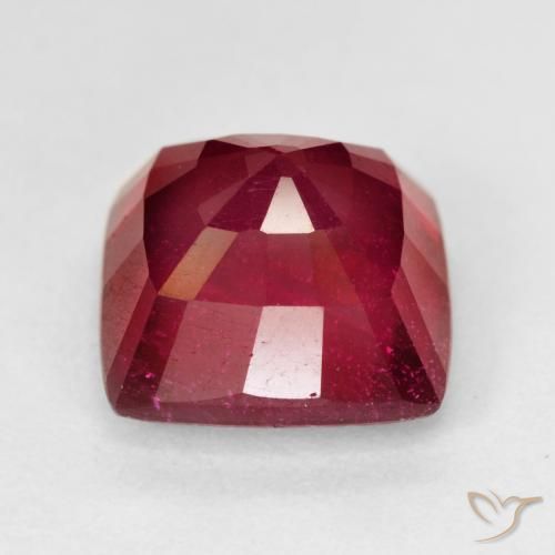 Rubí Rojo oscuro natural de 7.67 ct, Forma Cojín, VS