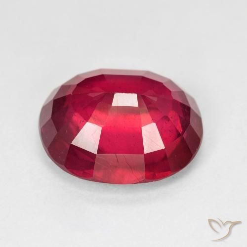 Rubí Rojo medio natural de 8.60 ct, Ovalada, VS