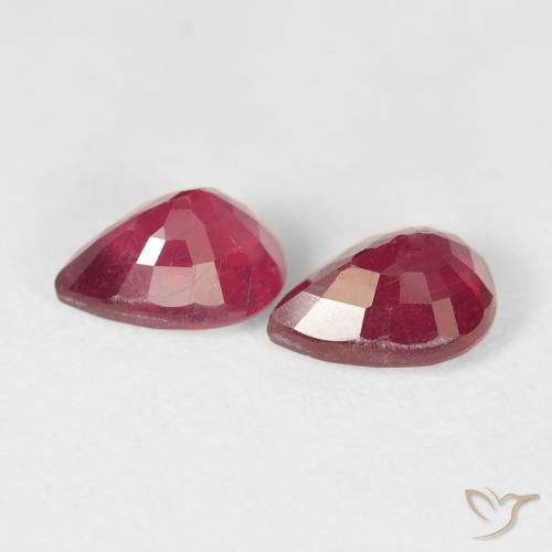 Gemas de Rubí Rojo medio natural de 3.53 ct, En forma de pera, VS-SI