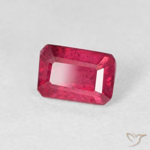 Rubí Rojo medio natural de 1.06 ct, Corte Octágono / Esmeralda, VS