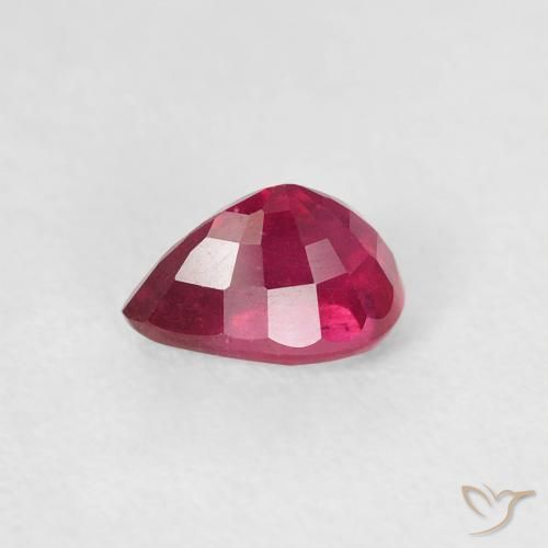 Rubí Medium Dark-Red natural de 0.72 ct, En forma de pera, VS-SI