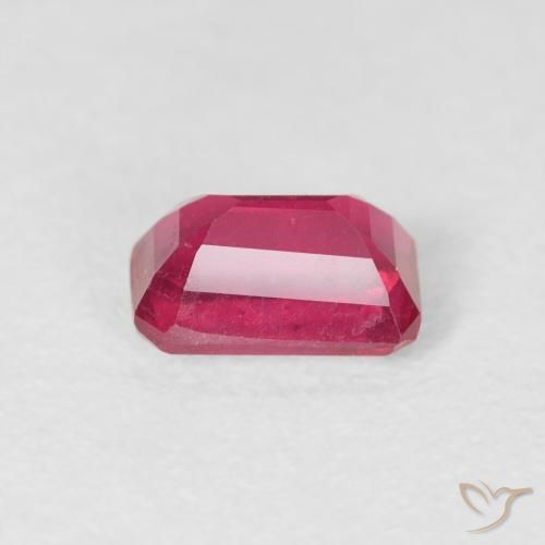 Rubí Rojo medio natural de 0.83 ct, Corte Octágono / Esmeralda, VS
