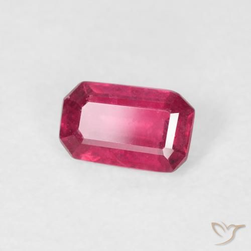 Rubí Rojo medio natural de 0.61 ct, Corte Octágono / Esmeralda, VS
