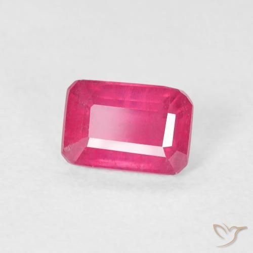 Rubí Rojo medio natural de 0.90 ct, Corte Octágono / Esmeralda, VS
