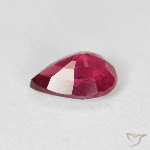 Rubí Rojo sangre natural de 0.94 ct, En forma de pera, VS-SI
