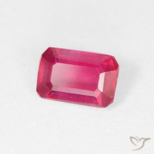 Rubí Rojo medio natural de 0.77 ct, Corte Octágono / Esmeralda, VS