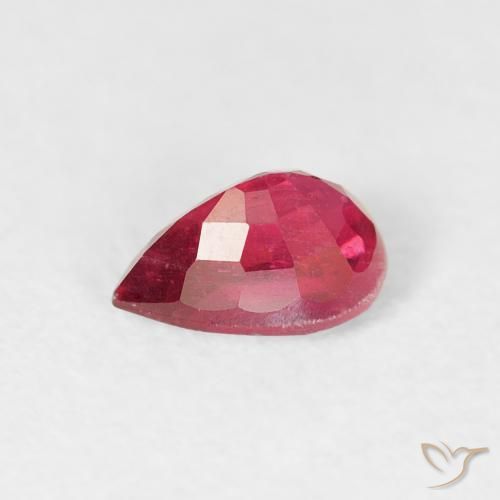 Rubí Carmesí intenso natural de 0.74 ct, En forma de pera, VS-SI