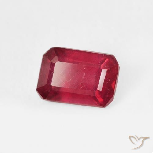 Rubí Carmesí intenso natural de 0.84 ct, Corte Octágono / Esmeralda, VS