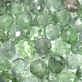 Gemas de zafiro verde natural de  ct, briolette, VS