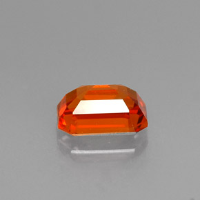Zafiro naranja natural de 0,77 ct, corte esmeralda, VS