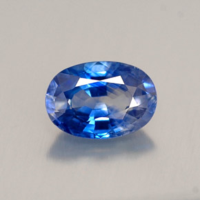 Zafiro azul natural de 0,95 ct, corte óvalo, VS
