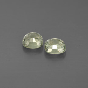 Gemas de zafiro verde natural de  ct, corte cojín, VS