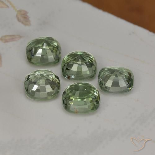 Gemas de Zafiro Verde bosque natural de 2.25 ct, Forma Cojín, VVS-VS