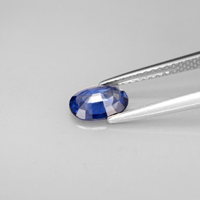 Zafiro azul natural de 0,76 ct, corte óvalo, VS
