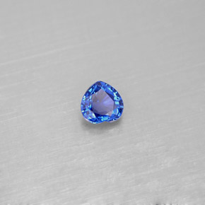 Zafiro azul natural de 0,43 ct, forma de corazón, VS