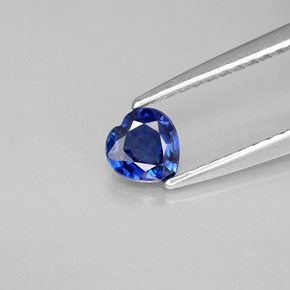 Zafiro azul natural de 0,38 ct, forma de corazón, VS