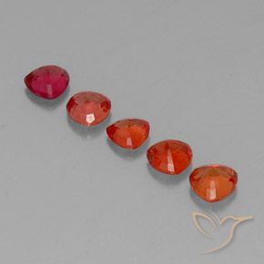 Gemas de Zafiro Rojo carmesí claro natural de 1.77 ct, Trillón, VVS-VS
