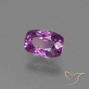 Zafiro Púrpura oscuro medio natural de 1.14 ct, Forma Cojín, VS