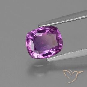 Zafiro Púrpura intenso natural de 1.31 ct, Forma Cojín, VS